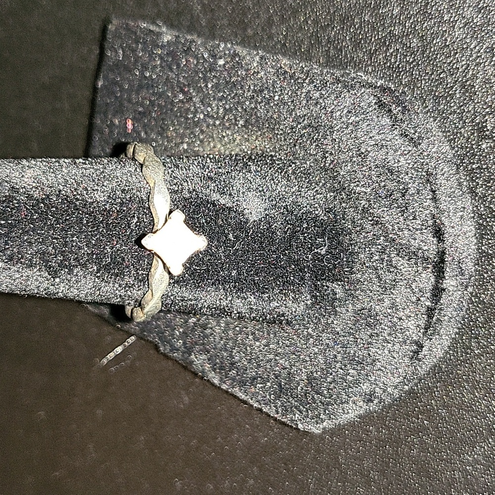 Ring - Picture 2 of 6